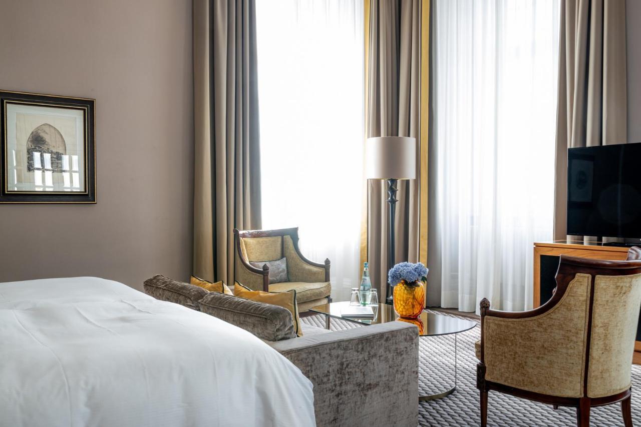 阿尔特霍夫施洛斯本斯堡大酒店 贝尔吉施-格拉德巴赫 外观 照片 A room at the hotel
