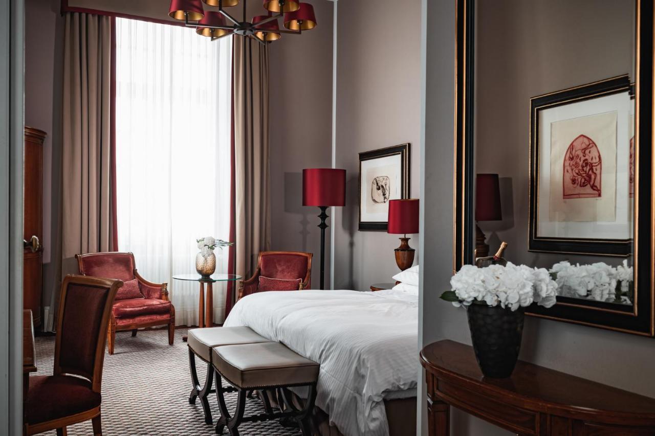 阿尔特霍夫施洛斯本斯堡大酒店 贝尔吉施-格拉德巴赫 外观 照片 A room at the hotel