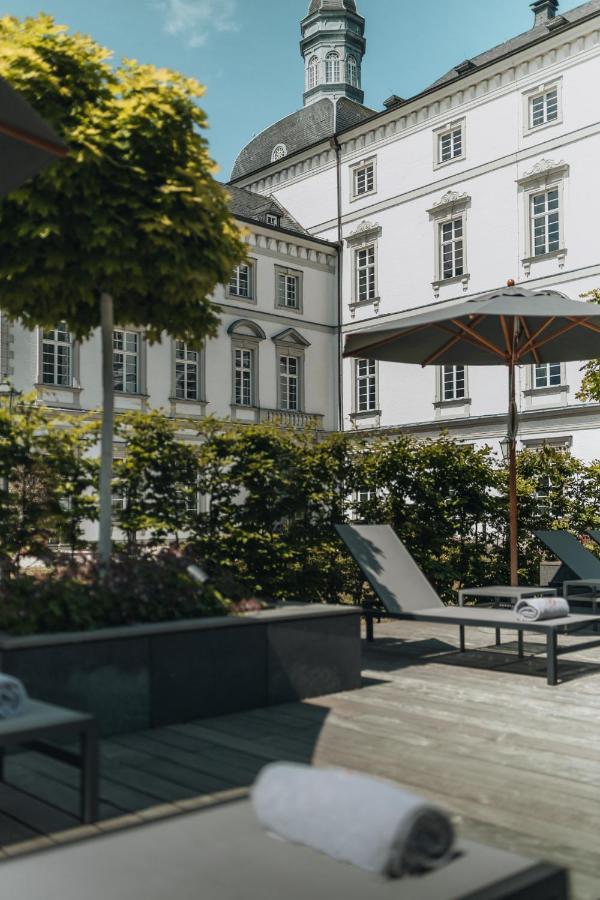 阿尔特霍夫施洛斯本斯堡大酒店 贝尔吉施-格拉德巴赫 外观 照片 The hotel's garden