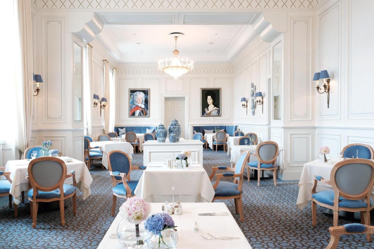 阿尔特霍夫施洛斯本斯堡大酒店 贝尔吉施-格拉德巴赫 外观 照片 The dining room at the Hotel de Chambord