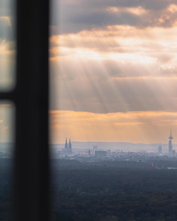 阿尔特霍夫施洛斯本斯堡大酒店 贝尔吉施-格拉德巴赫 外观 照片 View of Frankfurt from the observation deck